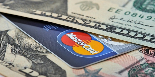 Khách hàng chỉ mất khoảng 5 - 10’ để thực hiện thủ tục đáo hạn thẻ tín dụng