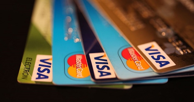 Khách hàng sẽ đảm bảo được độ uy tín với ngân hàng khi sử dụng dịch vụ đáo hạn thẻ tín dụng