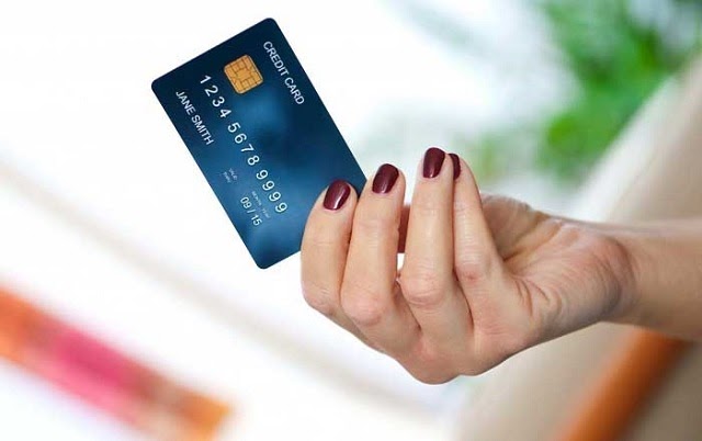 Khách hàng chỉ phải trả thêm một mức lãi suất thấp từ 1.4 - 2% cho mỗi lần sử dụng dịch vụ đáo hạn thẻ