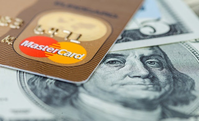Nhu cầu sử dụng thẻ tín dụng tại Quận 10 gia tăng dẫn đến nhiều đơn vị cung cấp dịch vụ rút tiền thẻ tín dụng xuất hiện tràn lan trên thị trường