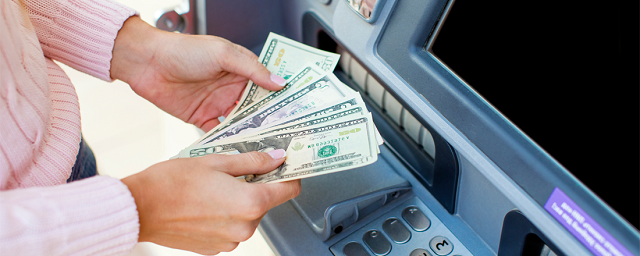 Các chủ thẻ tín dụng tại TP. HCM có thể tìm các dịch vụ rút tiền thẻ tín dụng của Rút Tiền Nhanh 24h ở Quận 4, Quận 5,.....