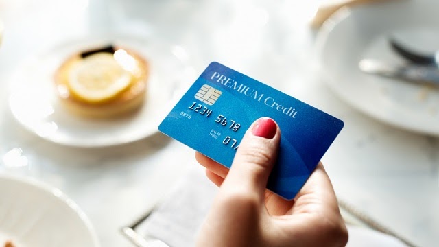 Chủ thẻ tín dụng khi rút tiền từ thẻ tại ATM sẽ phải chịu mức phí tương đối lớn